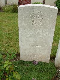 Etaples Military Cemetery - Ellis, James Frederick McNeal