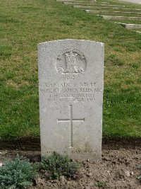 Etaples Military Cemetery - Ellis, Robert Bruce