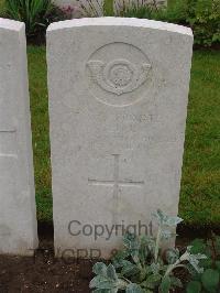 Etaples Military Cemetery - Ellis, V