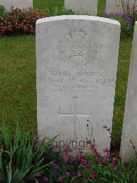 Etaples Military Cemetery - Ellis, Walter George