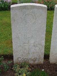 Etaples Military Cemetery - Emmerig, Edward Thomas