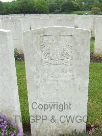 Etaples Military Cemetery - England, D S