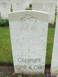 Etaples Military Cemetery - Ennis, C
