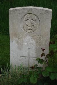 Etaples Military Cemetery - Evans, R C W