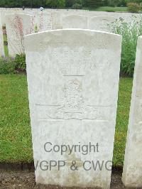 Etaples Military Cemetery - Evans, R J