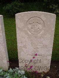 Etaples Military Cemetery - Evans, T