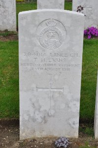 Etaples Military Cemetery - Evans, T H