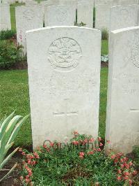 Etaples Military Cemetery - Everard, Ernest