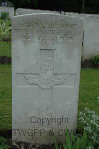 Etaples Military Cemetery - Everard, Ernest Victor