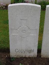 Etaples Military Cemetery - Everett, Maurice Leslie