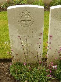 Etaples Military Cemetery - Fairburn, W