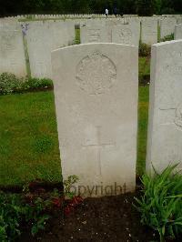 Etaples Military Cemetery - Falkus, H