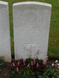 Etaples Military Cemetery - Fargher, Alfred Leo