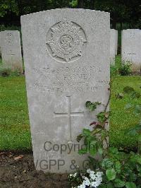 Etaples Military Cemetery - Farmer, William Ariel