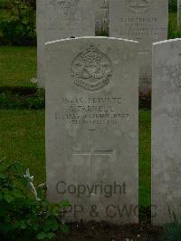 Etaples Military Cemetery - Farnell, G