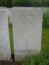 Etaples Military Cemetery - Faulkner, William James