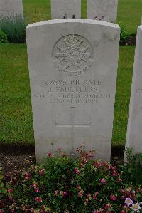 Etaples Military Cemetery - Faultless, J