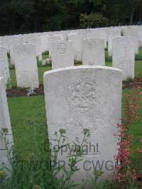 Etaples Military Cemetery - Fearnley, Frederick Robert