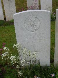 Etaples Military Cemetery - Featherstone, H