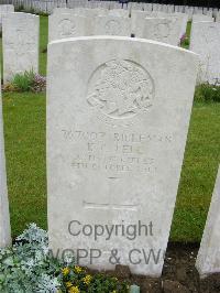 Etaples Military Cemetery - Fell, Kenneth George