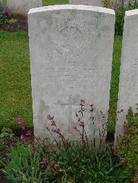 Etaples Military Cemetery - Feneysey, Sidney Leonard