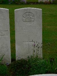 Etaples Military Cemetery - Fenton, R E