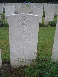 Etaples Military Cemetery - Fenwick, Roger Mansel William