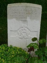 Etaples Military Cemetery - Fernyhough, E
