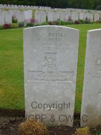 Etaples Military Cemetery - Ferry, W R