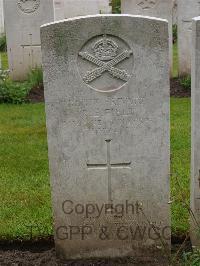 Etaples Military Cemetery - Field, R E