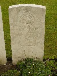 Etaples Military Cemetery - Field, T