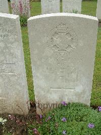 Etaples Military Cemetery - Field, Thomas