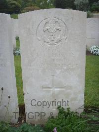 Etaples Military Cemetery - Field, Tom Taylor
