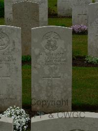 Etaples Military Cemetery - Fields, J