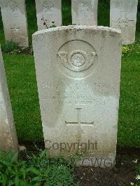 Etaples Military Cemetery - Firth, Ernest
