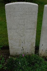 Etaples Military Cemetery - Fisher, Leonard Walter
