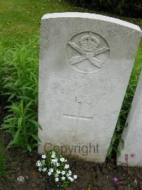 Etaples Military Cemetery - Fisk, C R