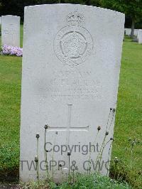 Etaples Military Cemetery - Flack, Wilfred George