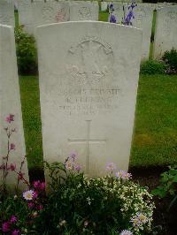 Etaples Military Cemetery - Fleming, R