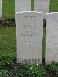Etaples Military Cemetery - Fleming, R