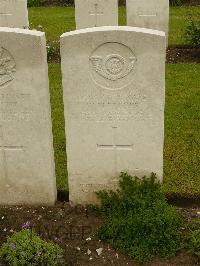 Etaples Military Cemetery - Fletcher, Walker