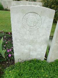 Etaples Military Cemetery - Flude, Dennis Percy