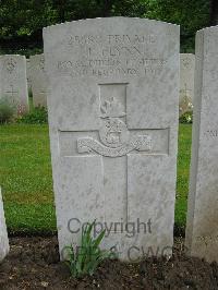 Etaples Military Cemetery - Flynn, J