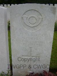 Etaples Military Cemetery - Forbes, M