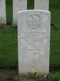 Etaples Military Cemetery - Ford, A