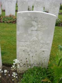 Etaples Military Cemetery - Forrest, D