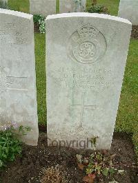 Etaples Military Cemetery - Forshaw, D