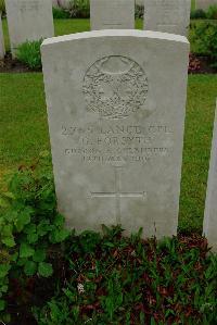 Etaples Military Cemetery - Forsyth, G