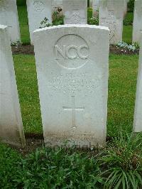 Etaples Military Cemetery - Forth, Louis John