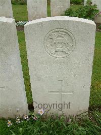 Etaples Military Cemetery - Fox, A